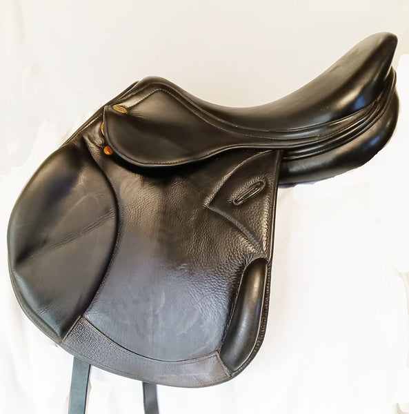 Classic Eventer Pro Jumping Saddle 18 Black with RTF (like new)